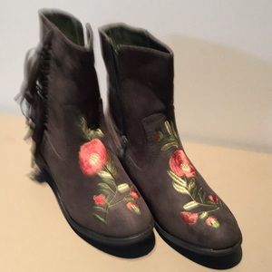 Women’s Booties, Fringe & Embroidered 🌺